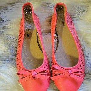 White mt. Ballet flat